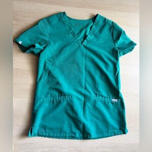 Figs Hunter Green Casma three pocket scrub top.